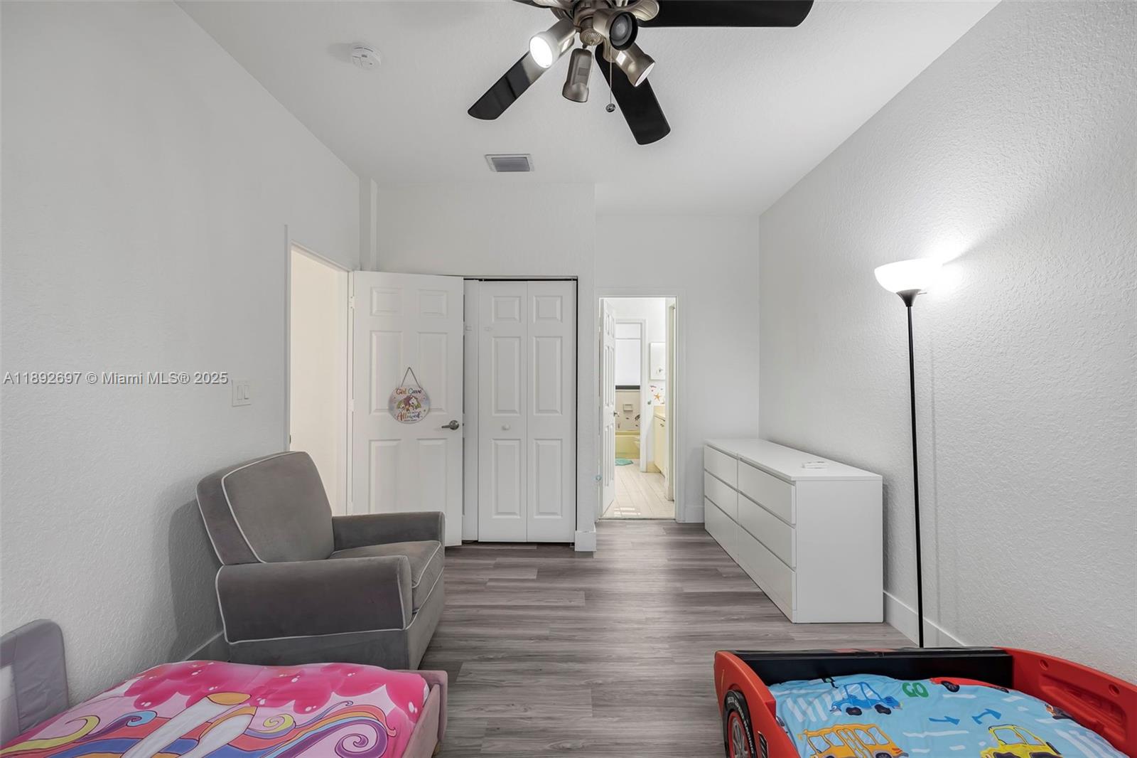 PARADISE REEF REPLAT - Residential