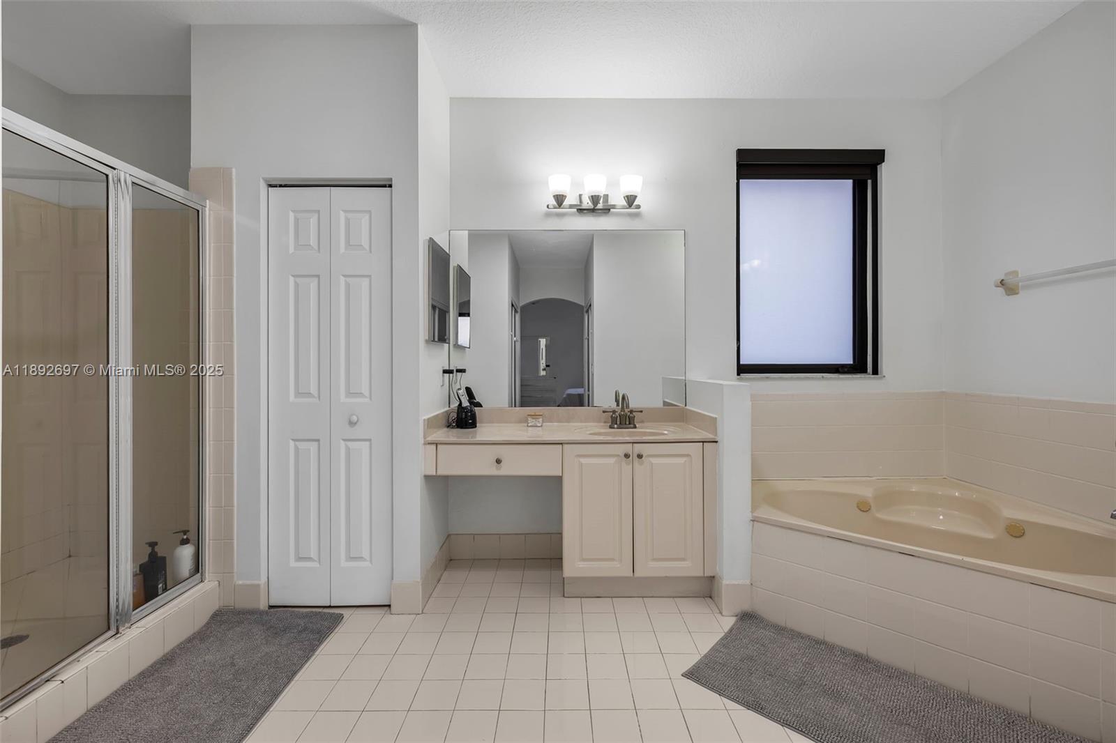 PARADISE REEF REPLAT - Residential
