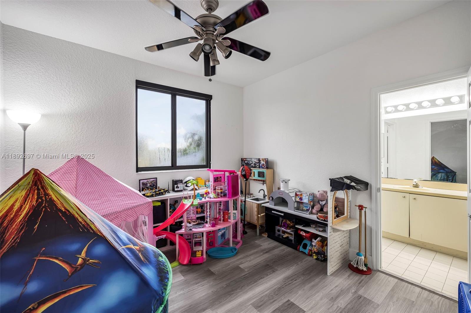PARADISE REEF REPLAT - Residential