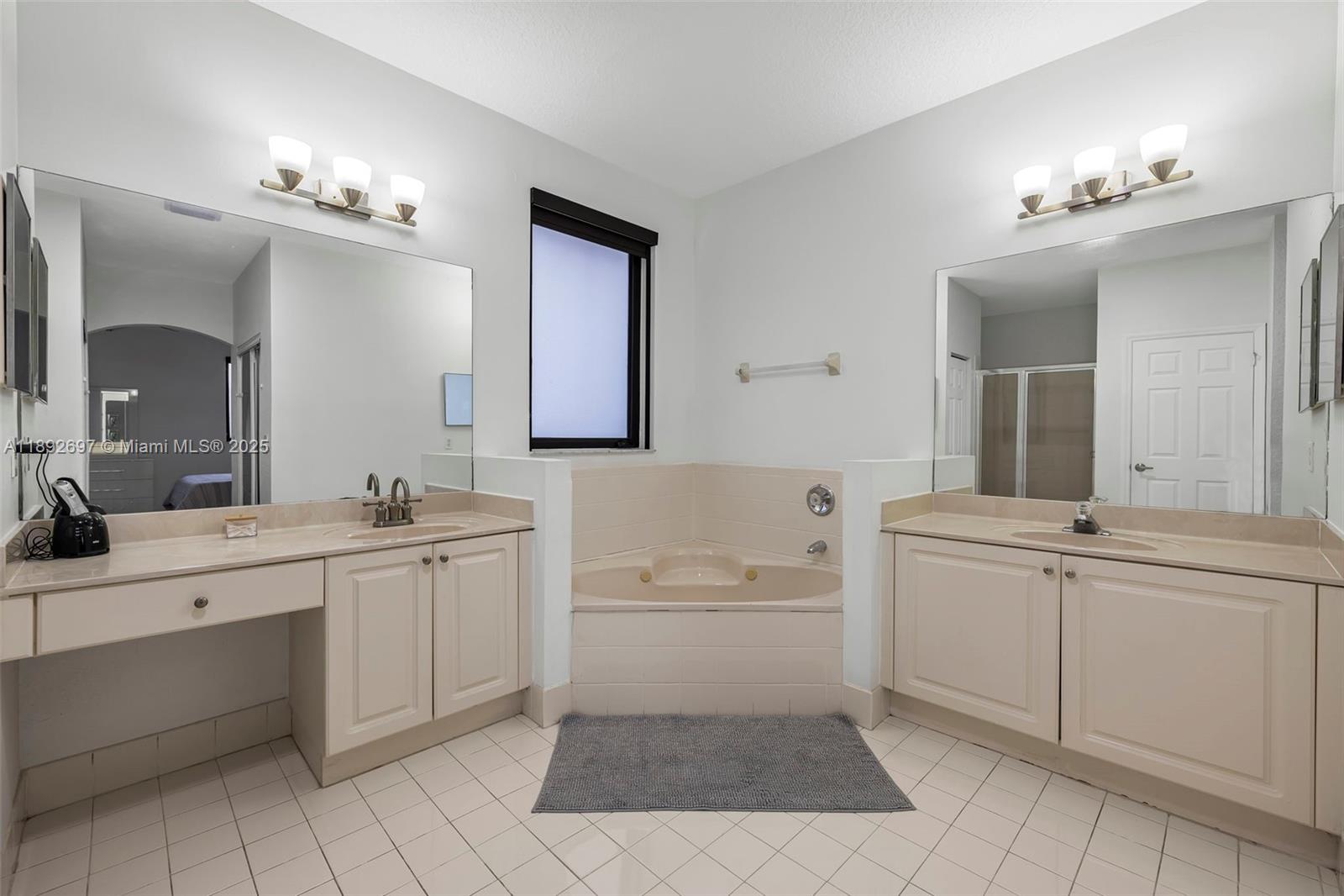 PARADISE REEF REPLAT - Residential