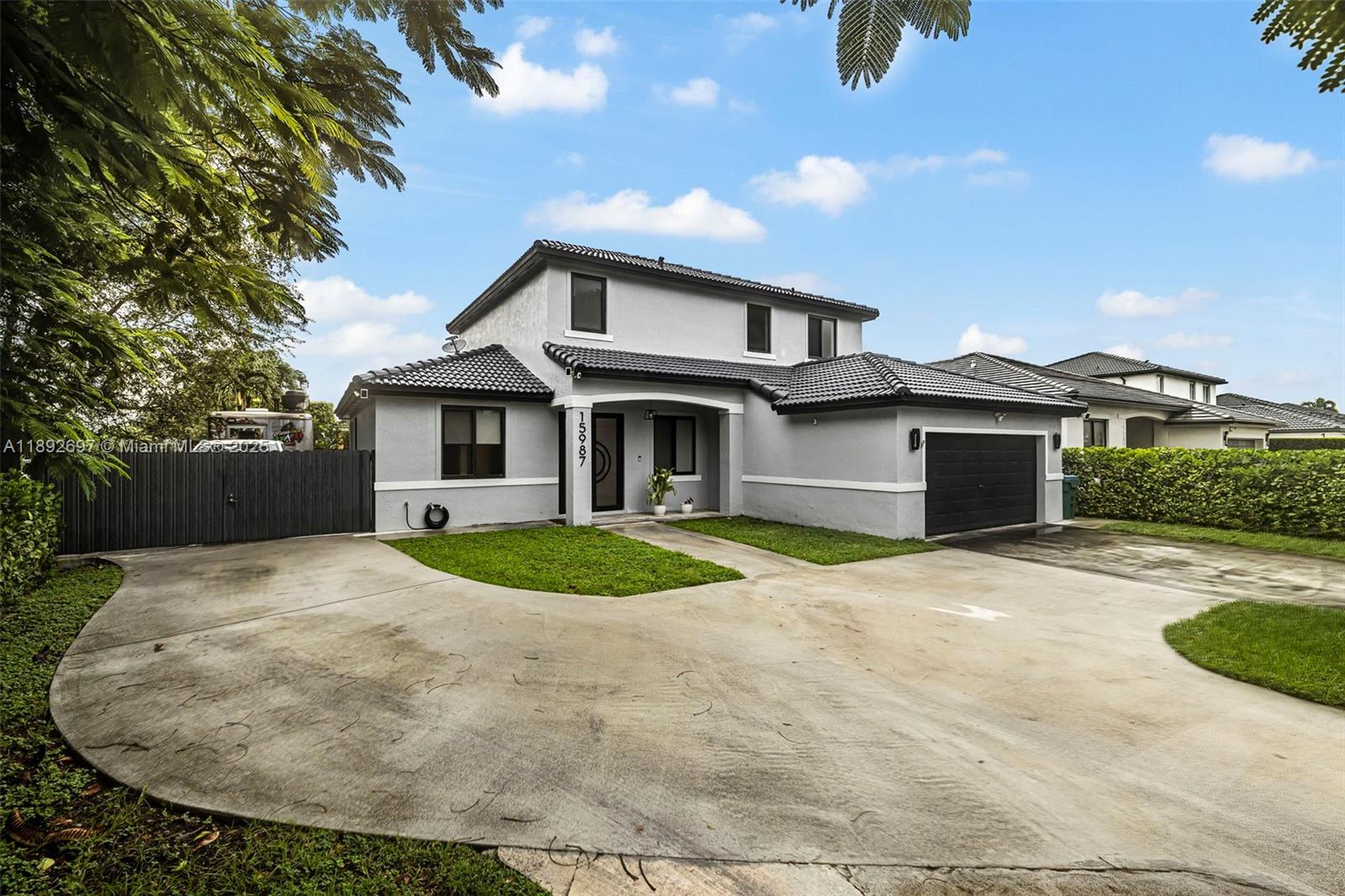PARADISE REEF REPLAT - Residential