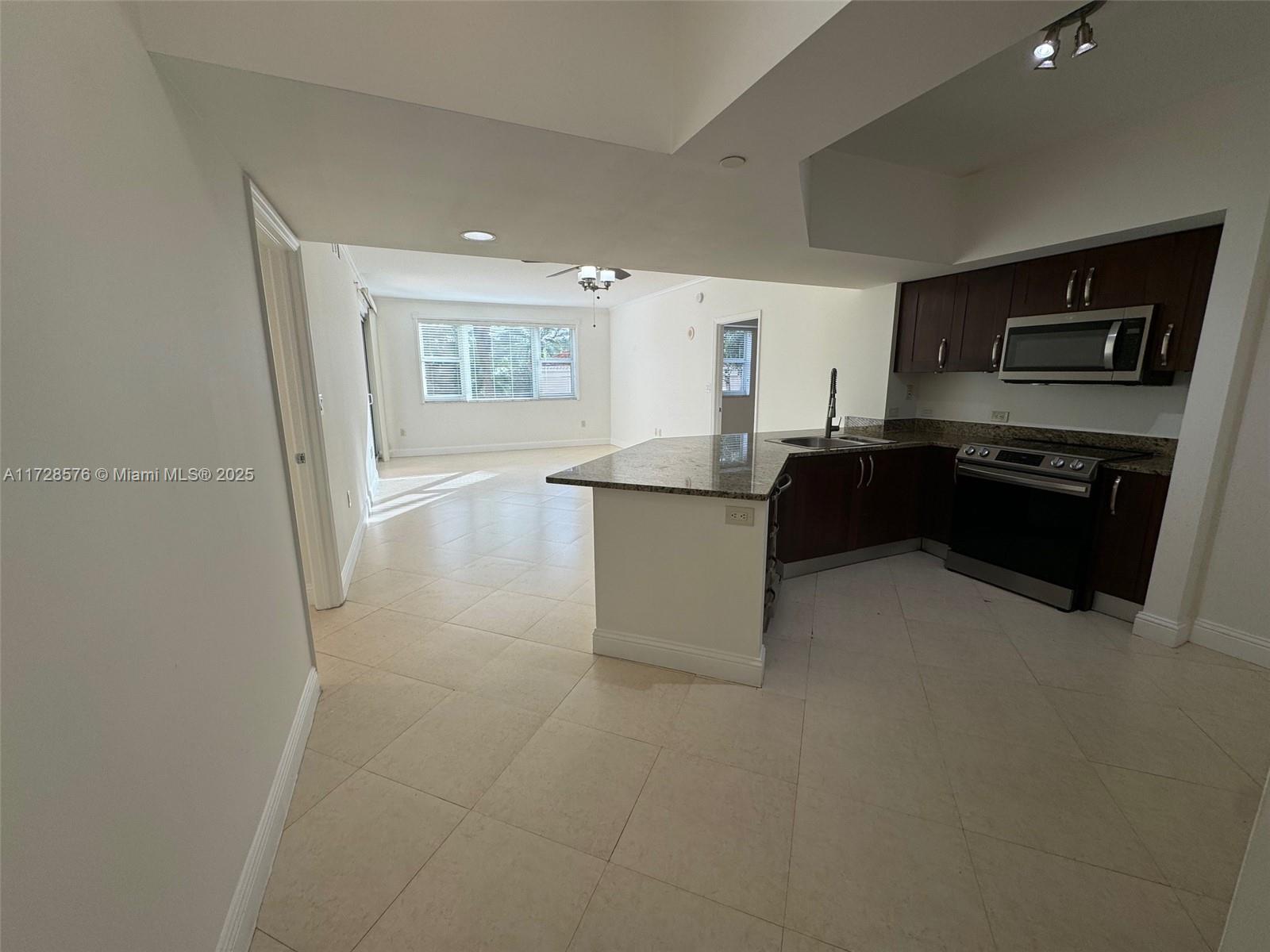 Rental Property at 19900 E Country Club Dr 209, Aventura, Miami-Dade County, Florida - Bedrooms: 2 
Bathrooms: 2  - $3,450 MO.