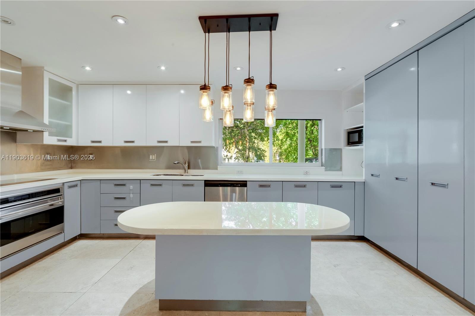 TROPICAL ISLE HOMES SUB 1 - Residential Lease