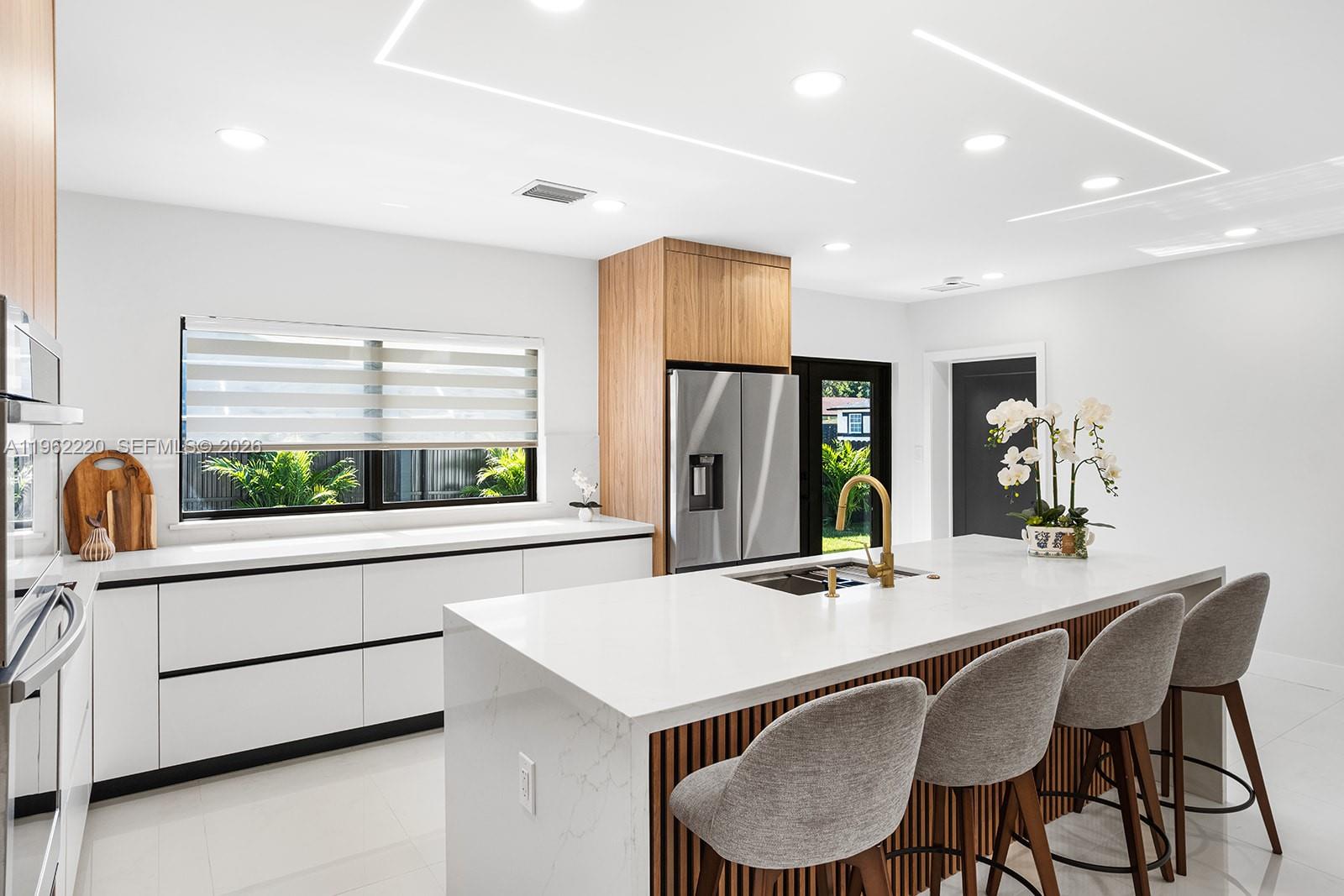 SOUTH MIAMI LAKES - Residential