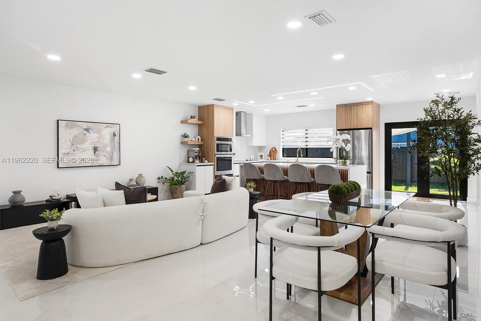 SOUTH MIAMI LAKES - Residential