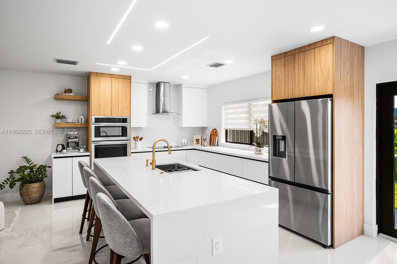 SOUTH MIAMI LAKES - Residential