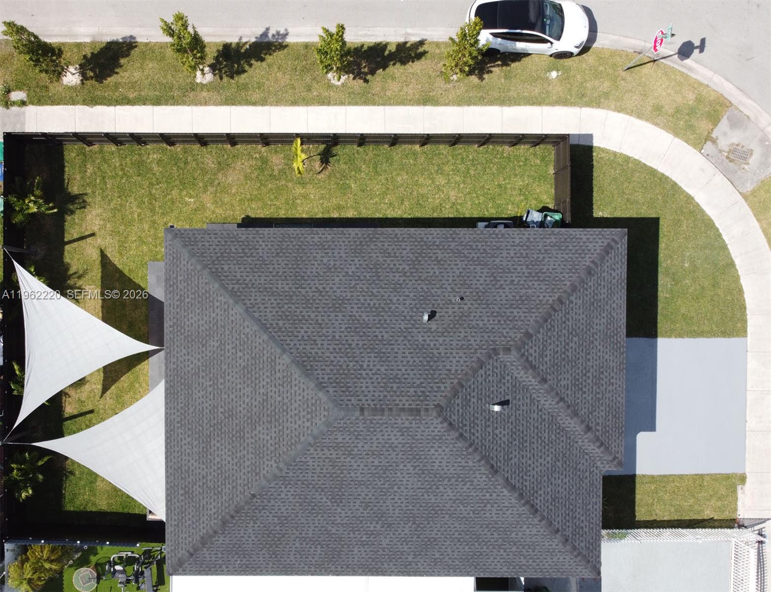 SOUTH MIAMI LAKES - Residential