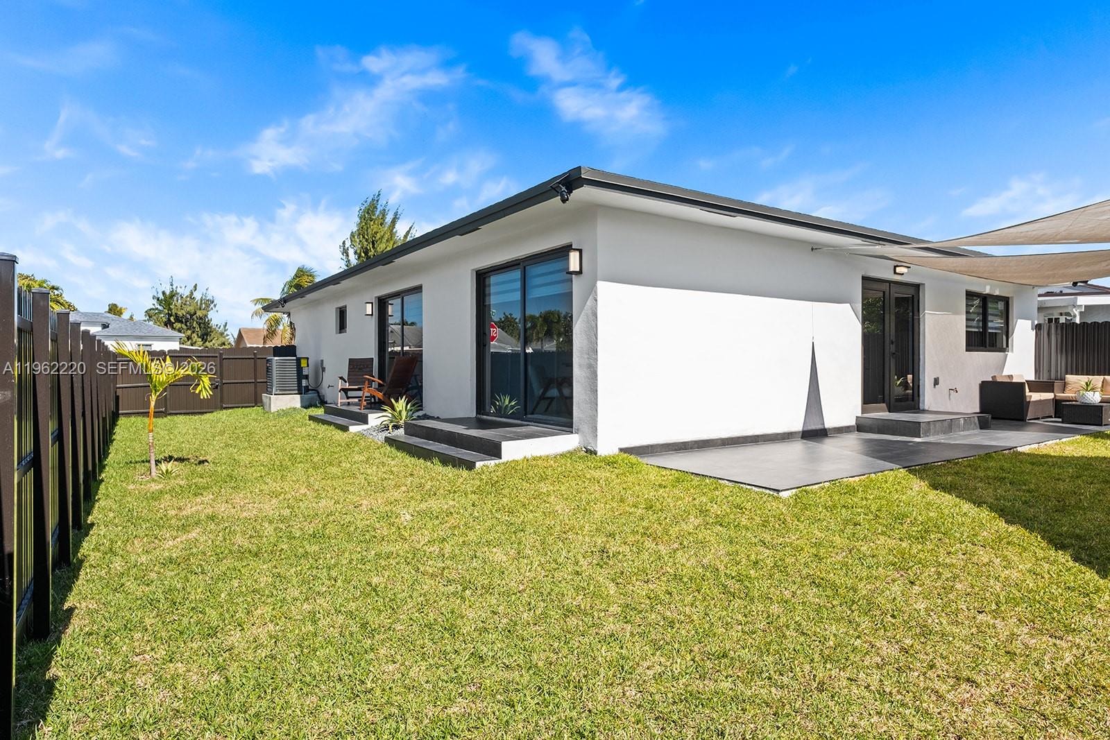 SOUTH MIAMI LAKES - Residential