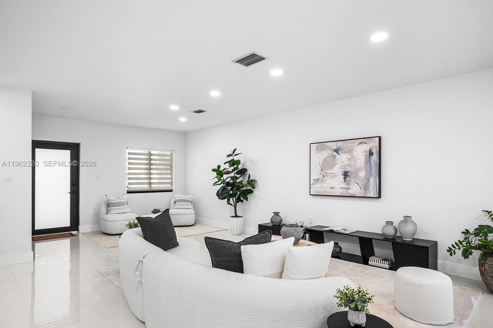 SOUTH MIAMI LAKES - Residential