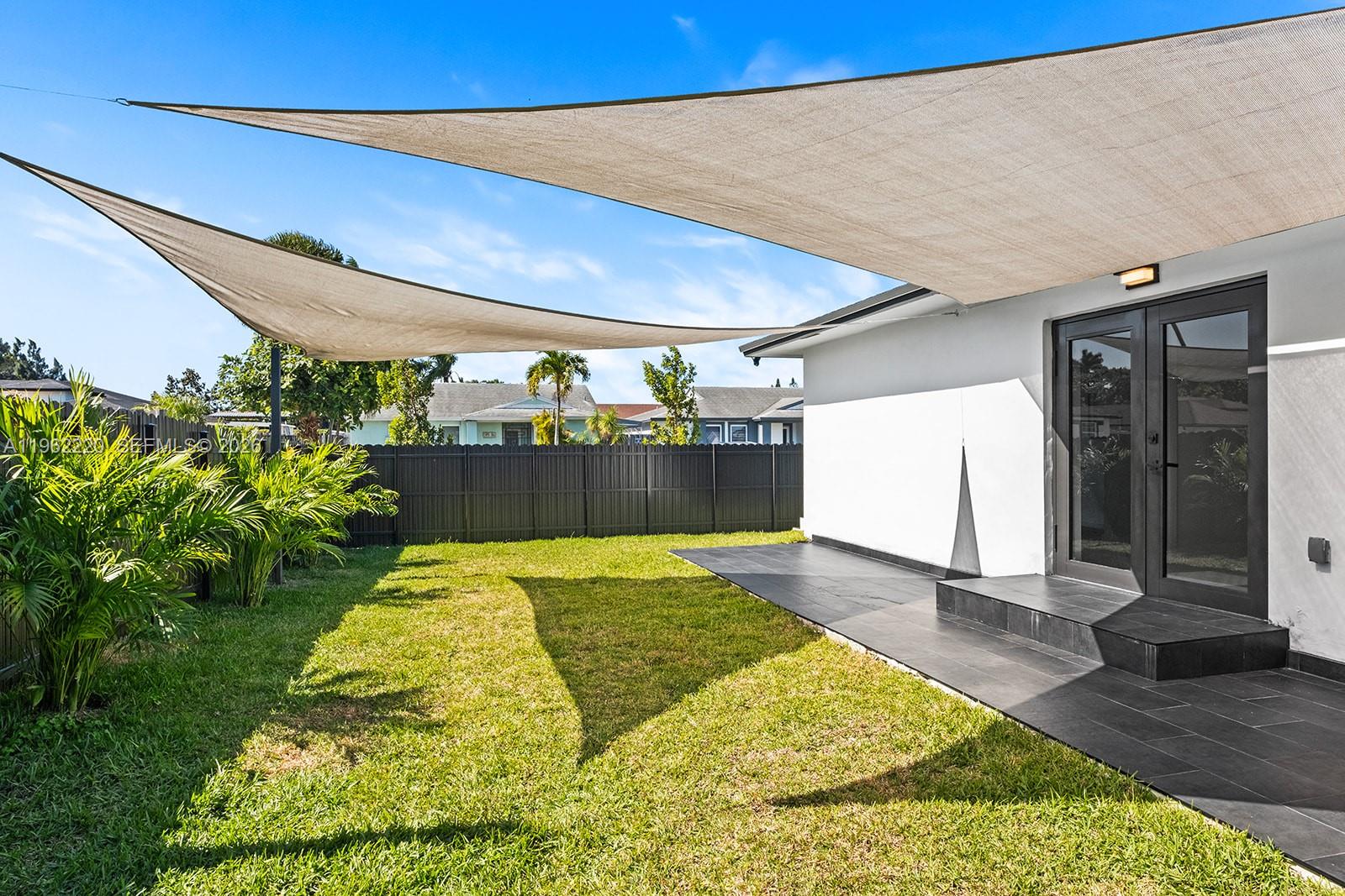 SOUTH MIAMI LAKES - Residential