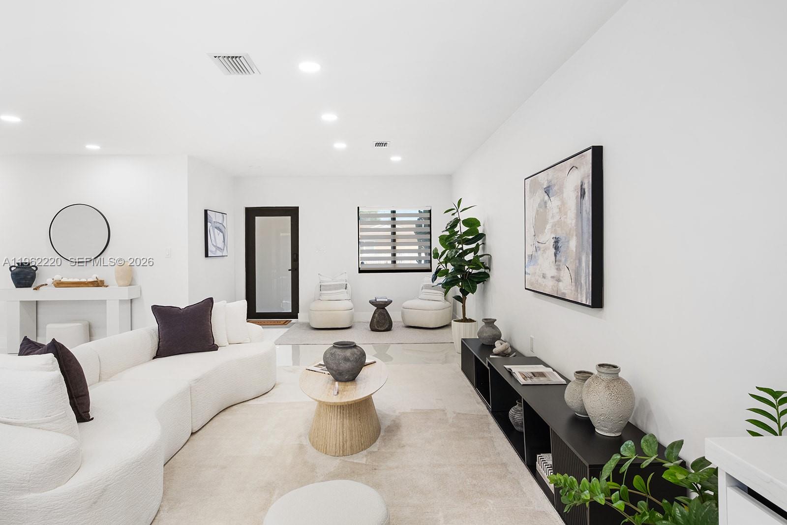 SOUTH MIAMI LAKES - Residential