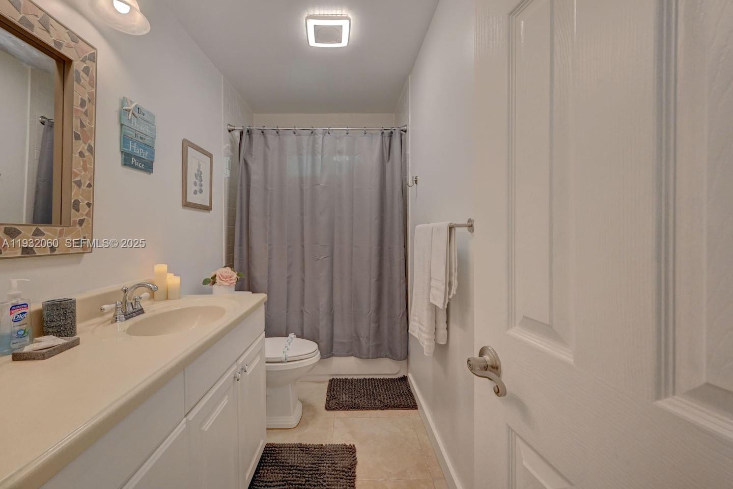 HOLLYWOOD LAKES SECTION - Residential