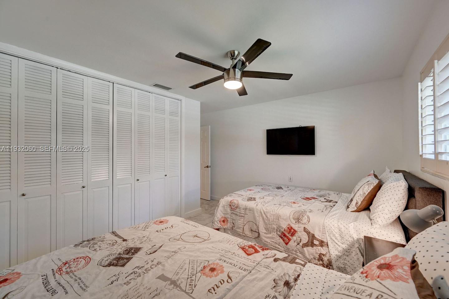 HOLLYWOOD LAKES SECTION - Residential