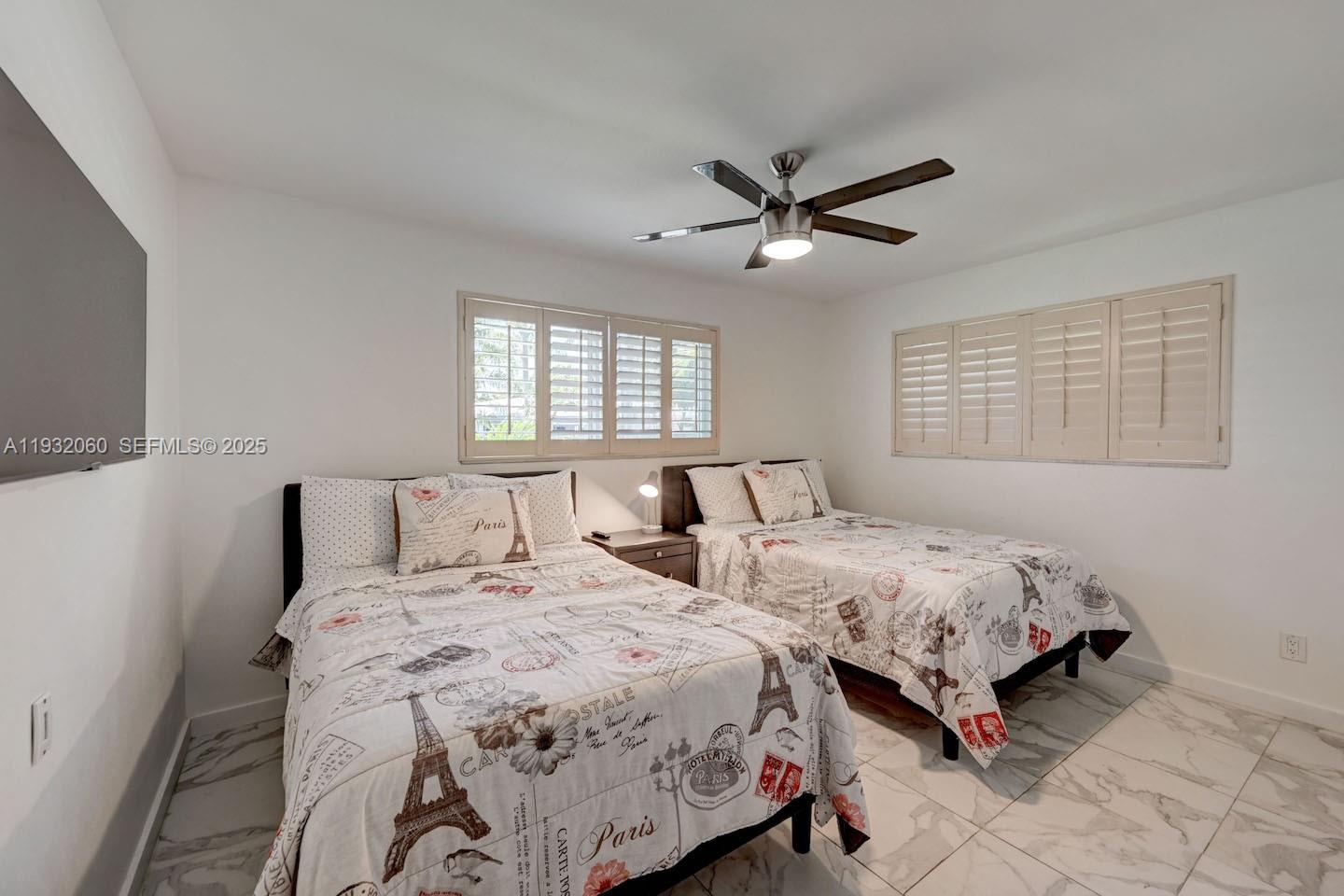 HOLLYWOOD LAKES SECTION - Residential