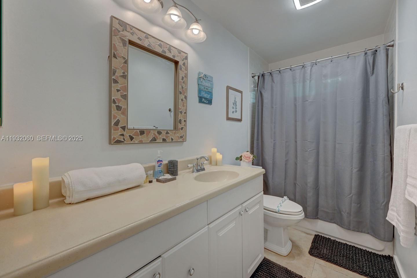 HOLLYWOOD LAKES SECTION - Residential