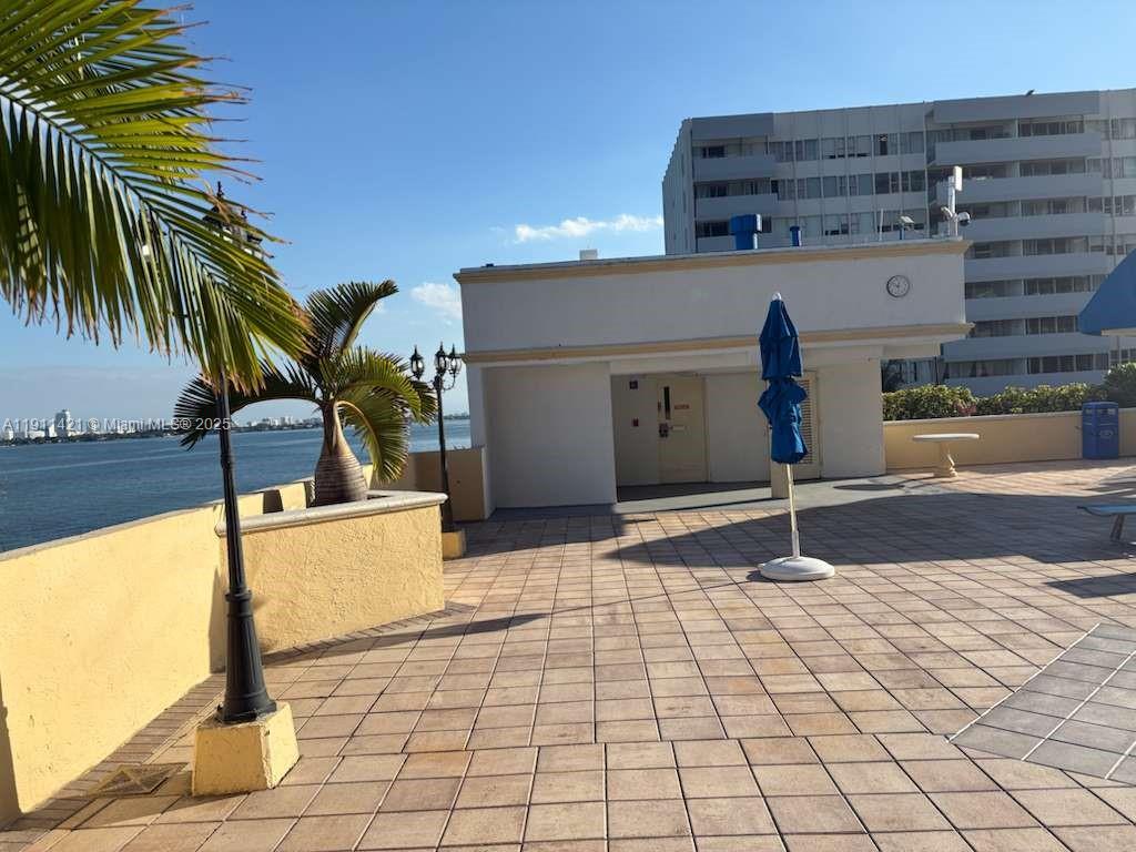 THE GRANDVIEW PALACE COND - Residential Lease