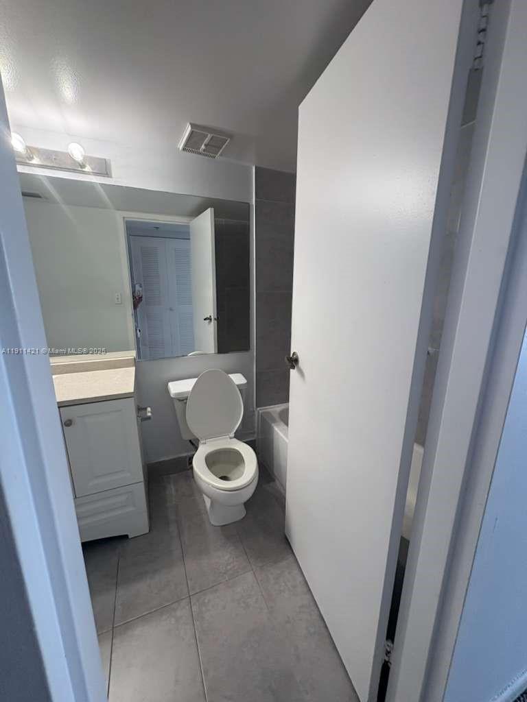 THE GRANDVIEW PALACE COND - Residential Lease