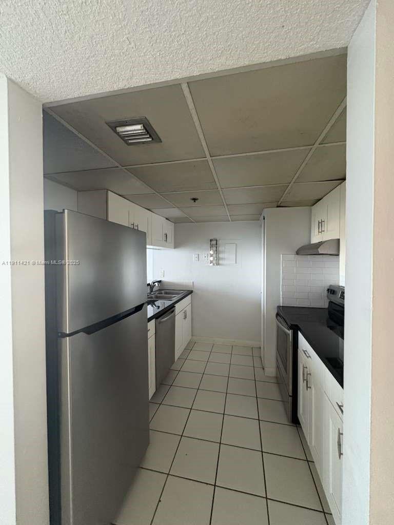 THE GRANDVIEW PALACE COND - Residential Lease