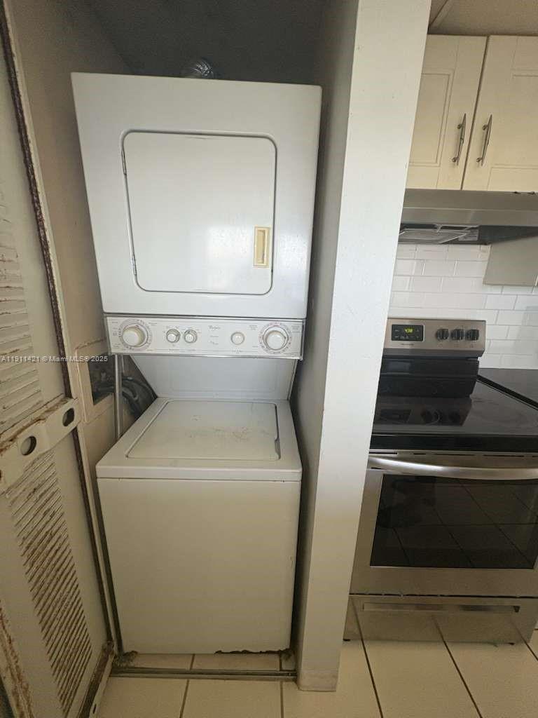 THE GRANDVIEW PALACE COND - Residential Lease