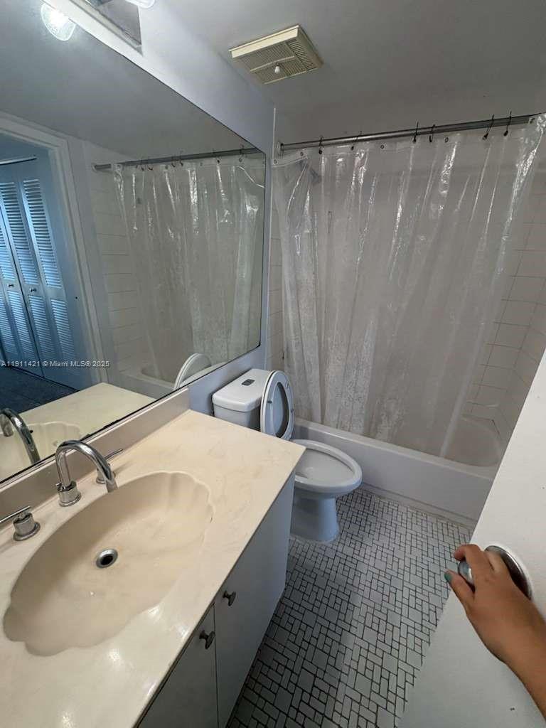 THE GRANDVIEW PALACE COND - Residential Lease