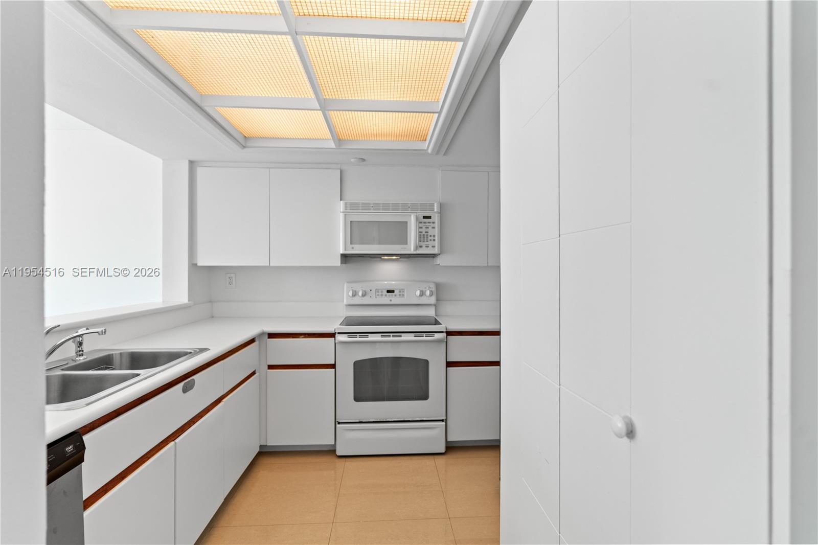 SOUTH POINTE TOWERS CONDO - Residential