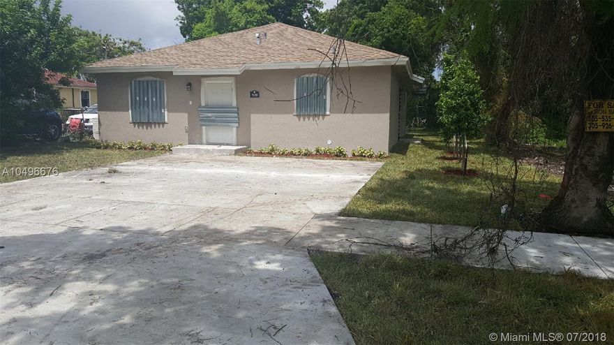 BRAND NEW CONSTRUCTION HOME 4 BED 2 BATHS. HUGE YARD ROOM FOR A POOL TERRACE OR IN LAW QUARTERS. CLOSE TO DOWNTOWN AND THE BEACH. WILL NOT LAST CALL LA