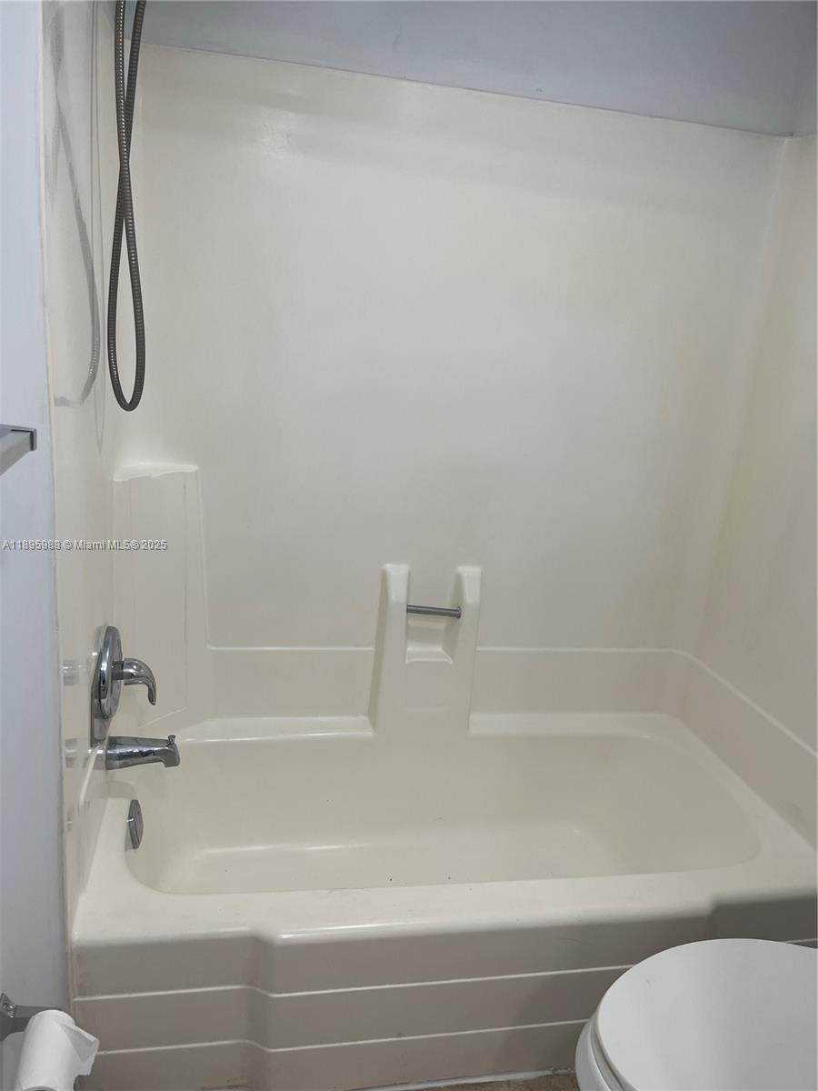 BROOKFIELD SQUARE CONDO - Residential Lease