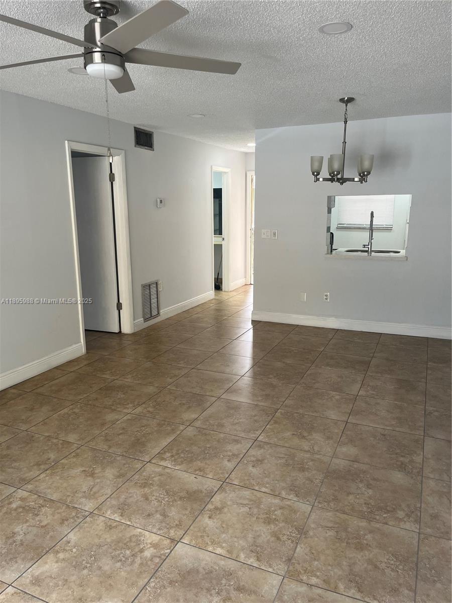 BROOKFIELD SQUARE CONDO - Residential Lease
