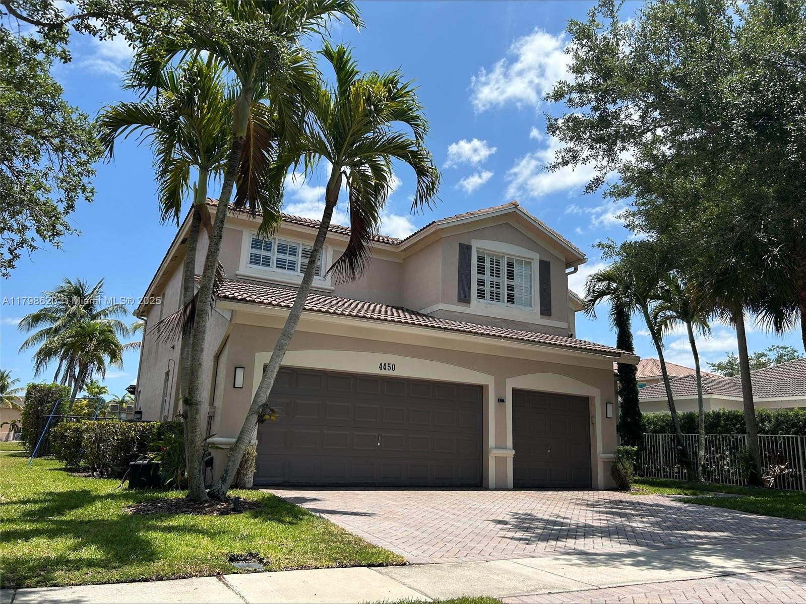 4450 Laurel Pl, Weston, Broward County, Florida - 5 Bedrooms  
4 Bathrooms - 