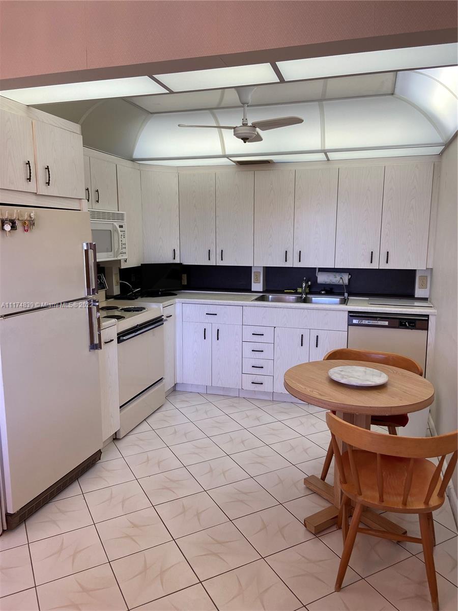 REXFORD AT CENTURY VILLAG - Residential Lease