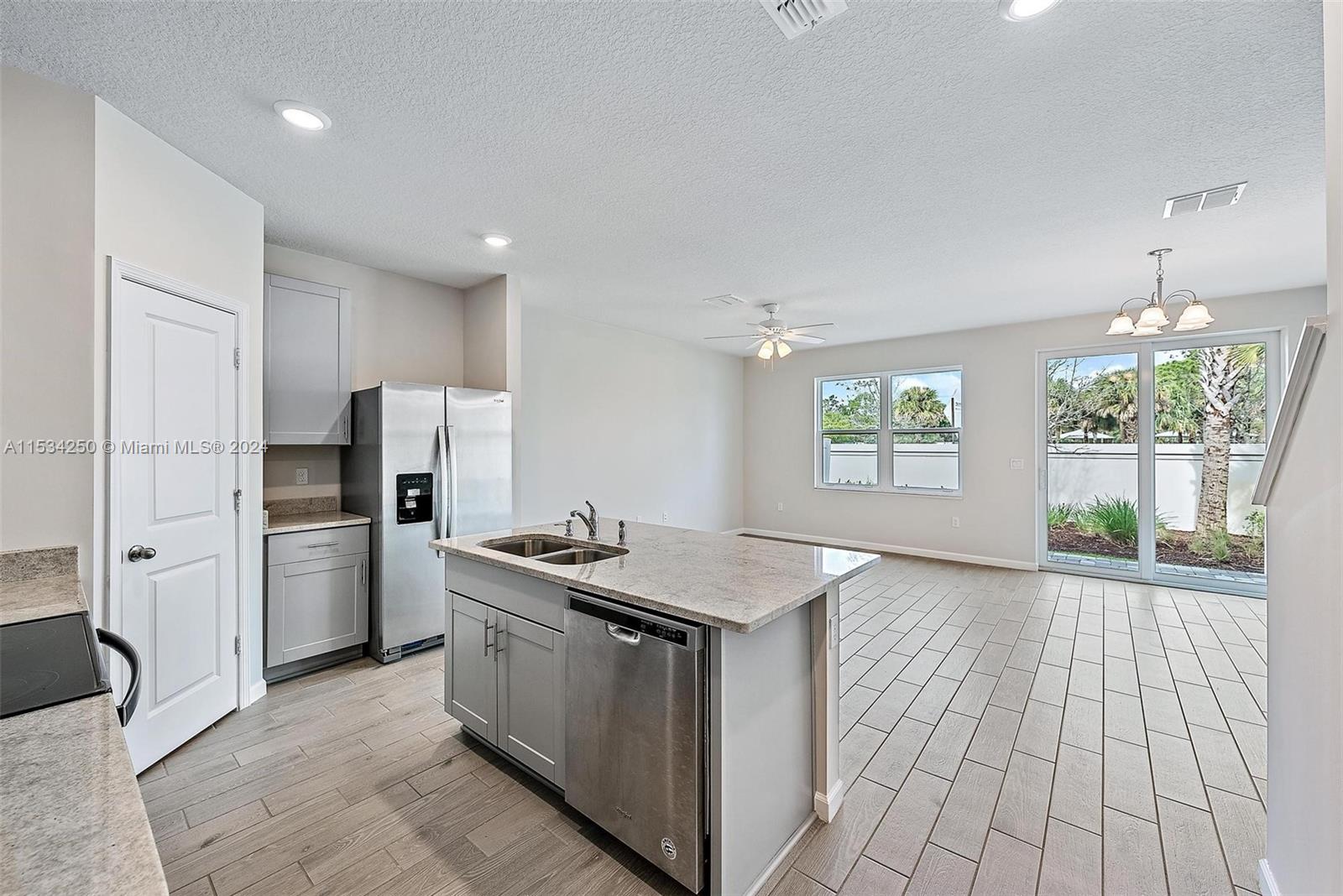 Property for Sale at 323 Se Halifax Ln Ln, Stuart, Martin County, Florida - Bedrooms: 3 
Bathrooms: 3  - $399,000
