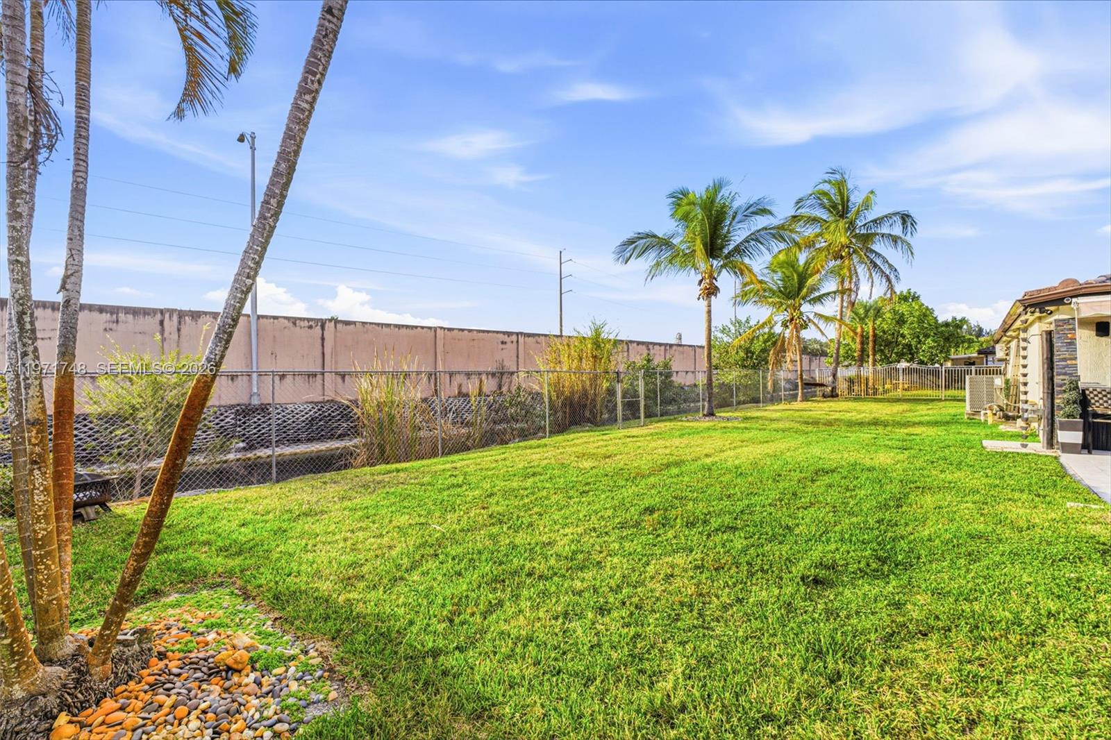 SUPERIOR TRACE - Residential