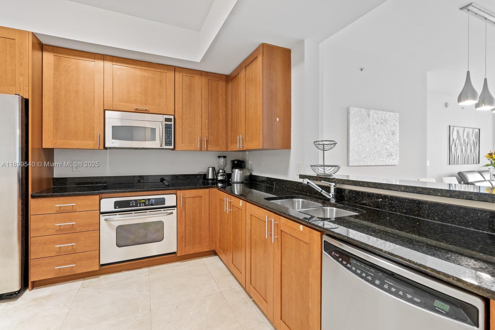 AVENTURA MARINA CONDO NUM - Residential