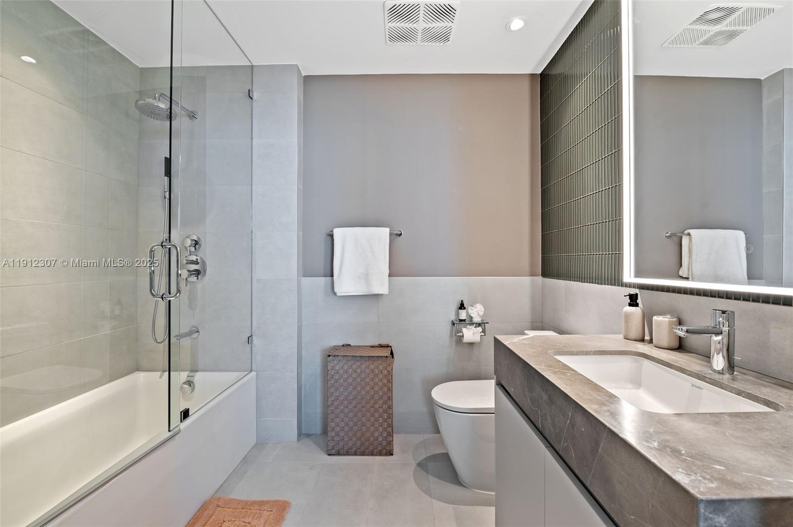 FIVE PARK - Residential Lease