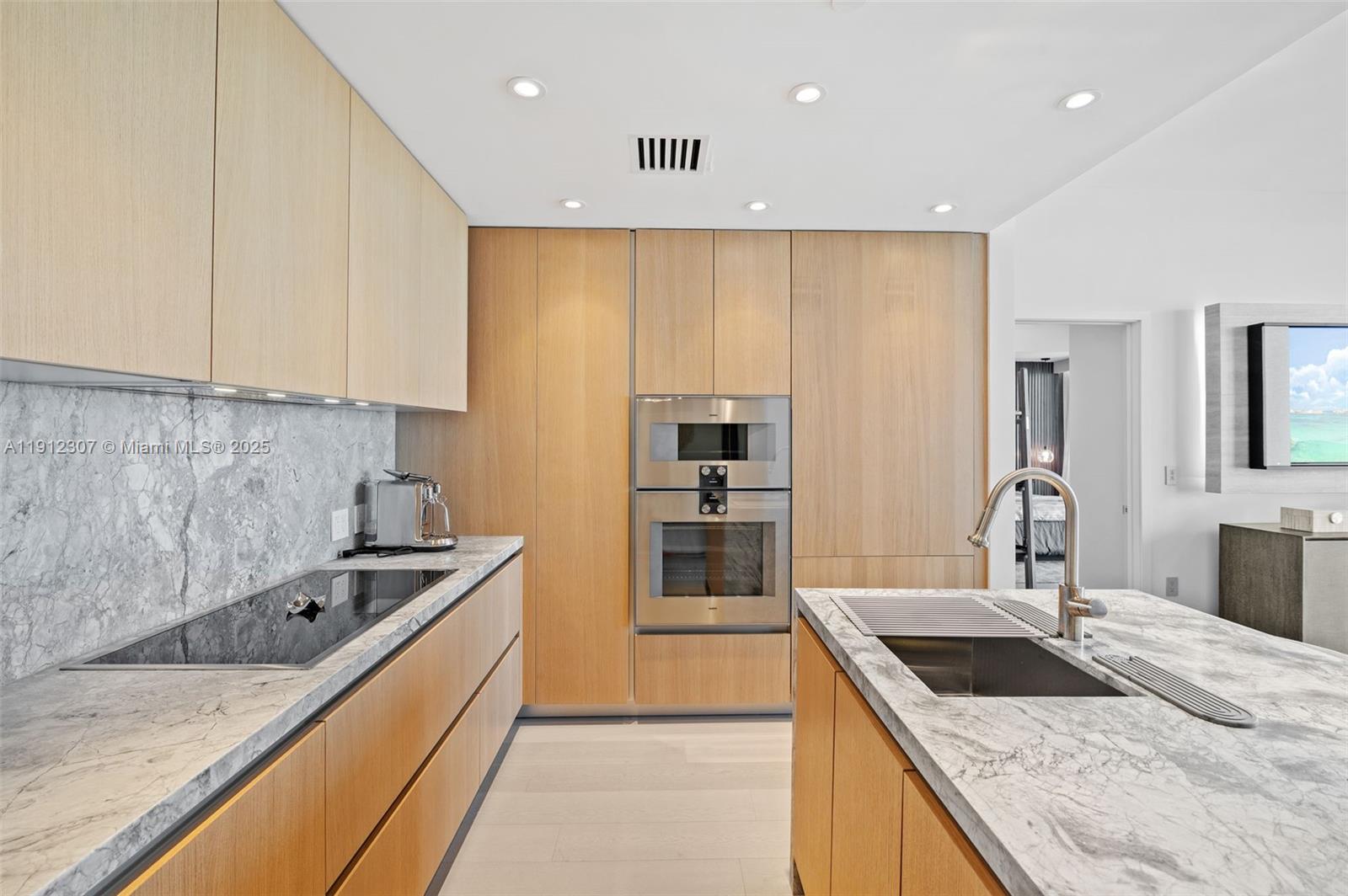 FIVE PARK - Residential Lease