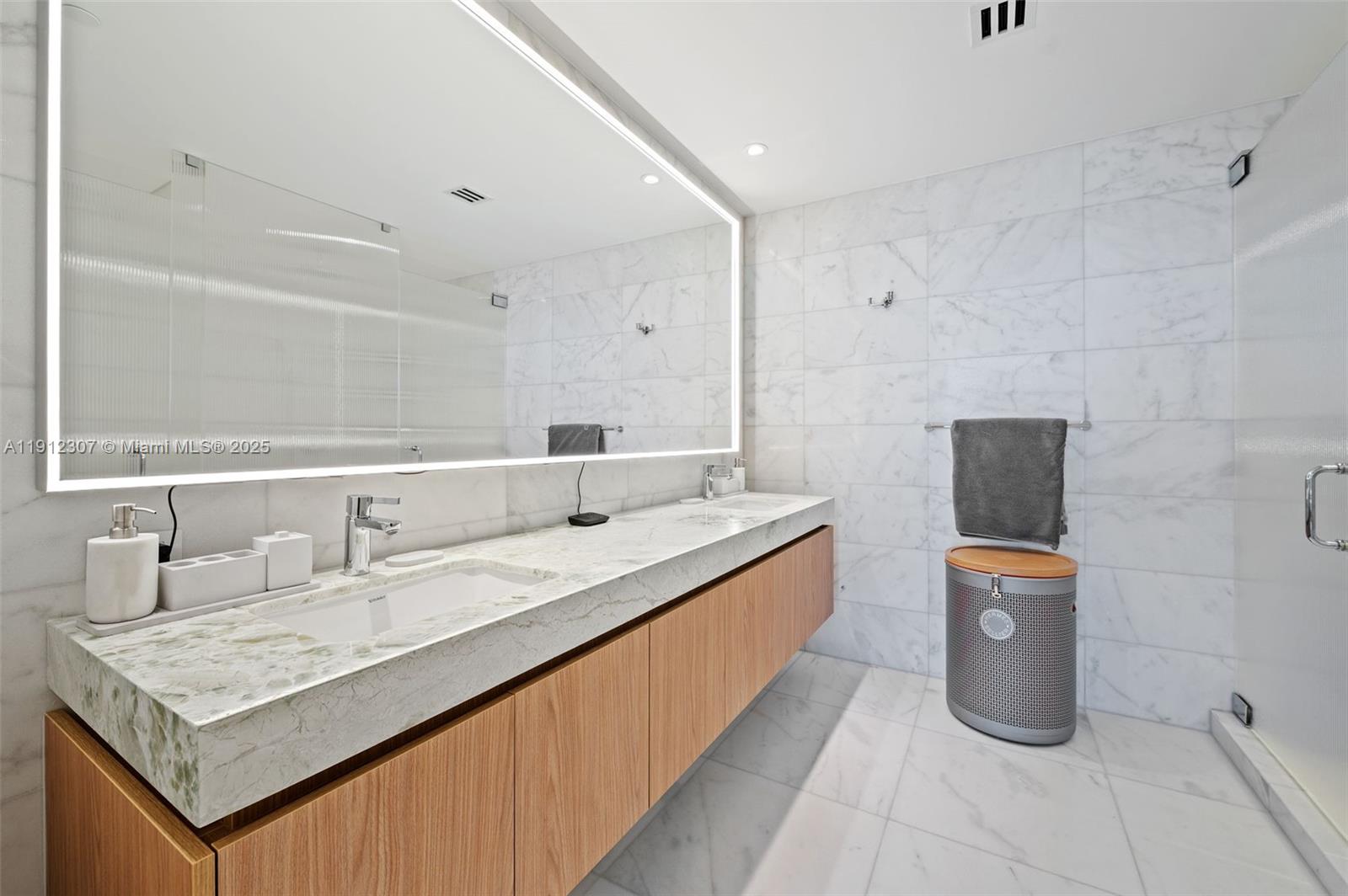 FIVE PARK - Residential Lease