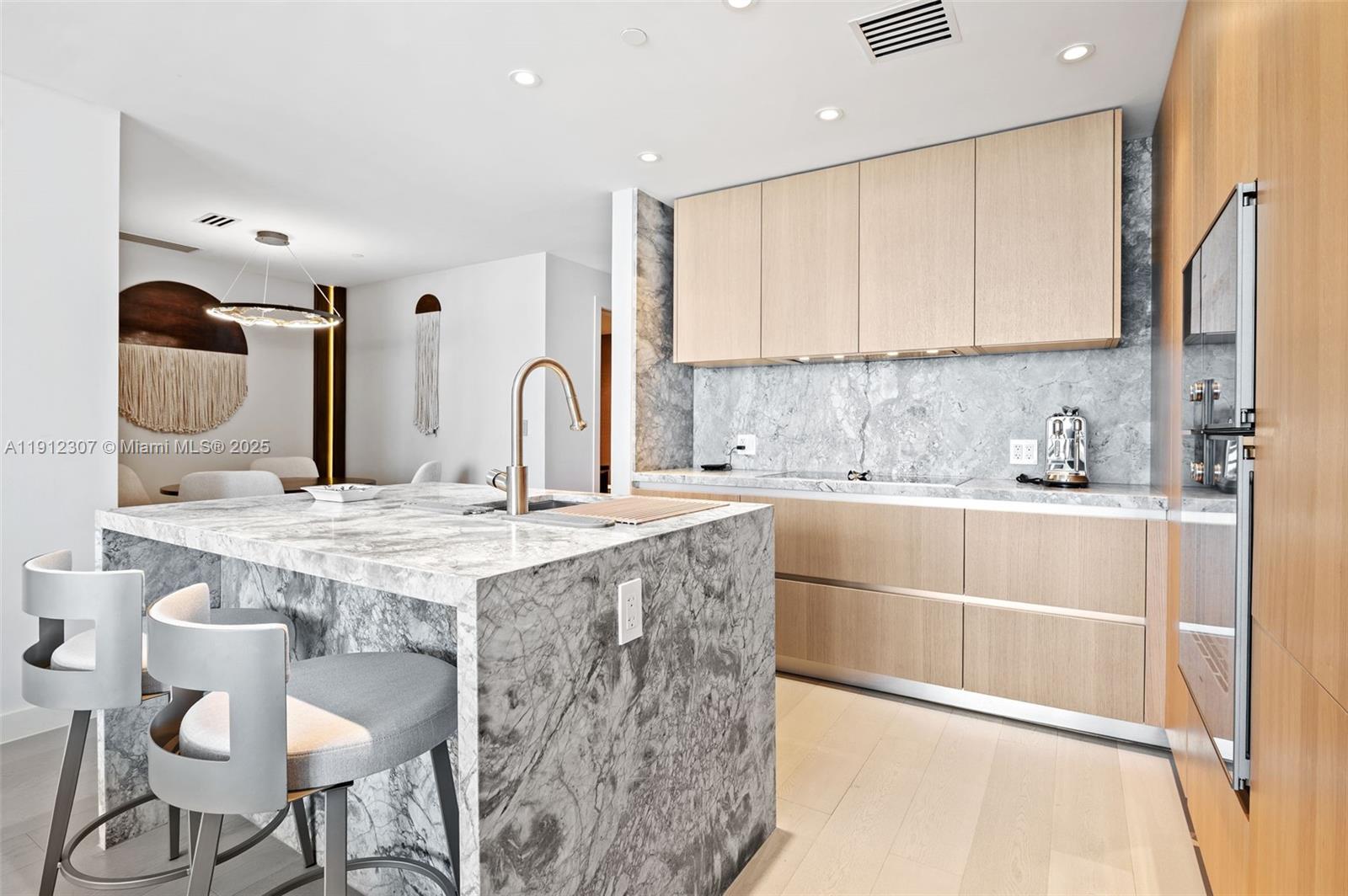 FIVE PARK - Residential Lease