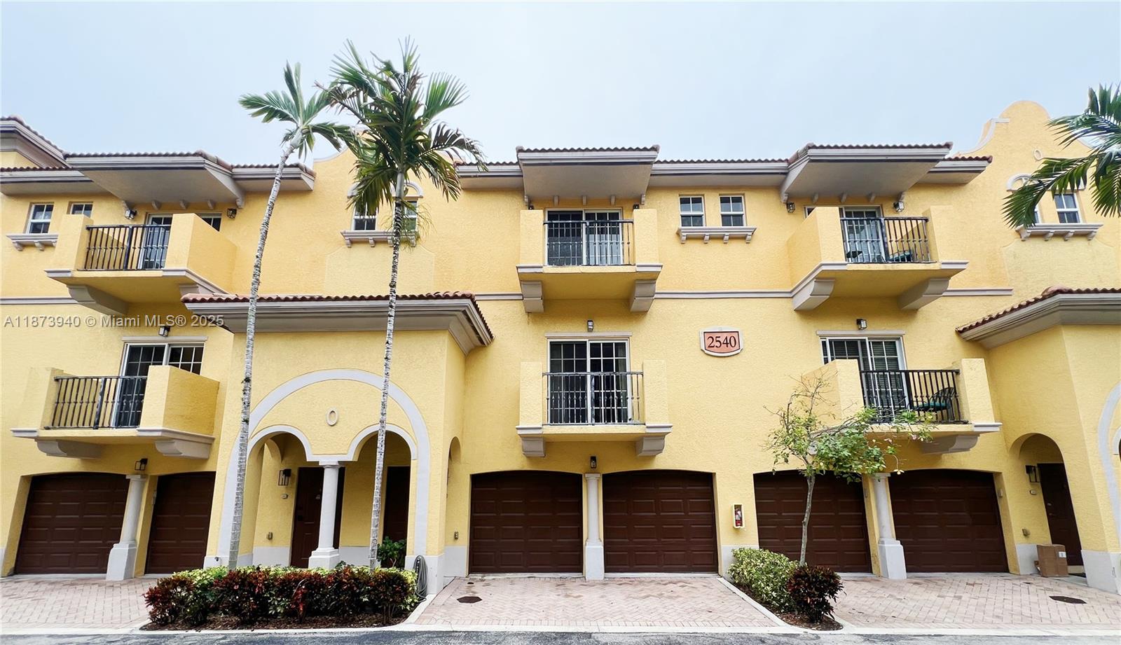 Tri-level townhome in a prime Fort Lauderdale location!
This 3-bedroom, 2.5-bath residence features a stylish blend of tile and hardwood flooring, an open and airy floor plan, an oversized 2-car garage, and spacious walk-in closets. Perfectly positioned just minutes from the beach, Las Olas, downtown, the airport, and I-95. The home will benefit from some updates, offering an excellent opportunity to add your personal touch.