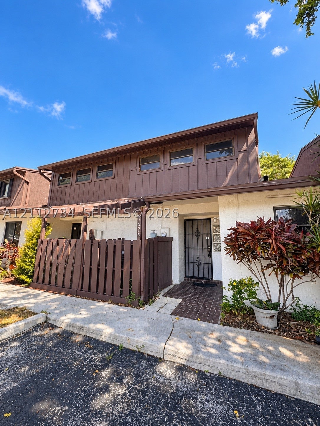 3625 SW 70th Ave