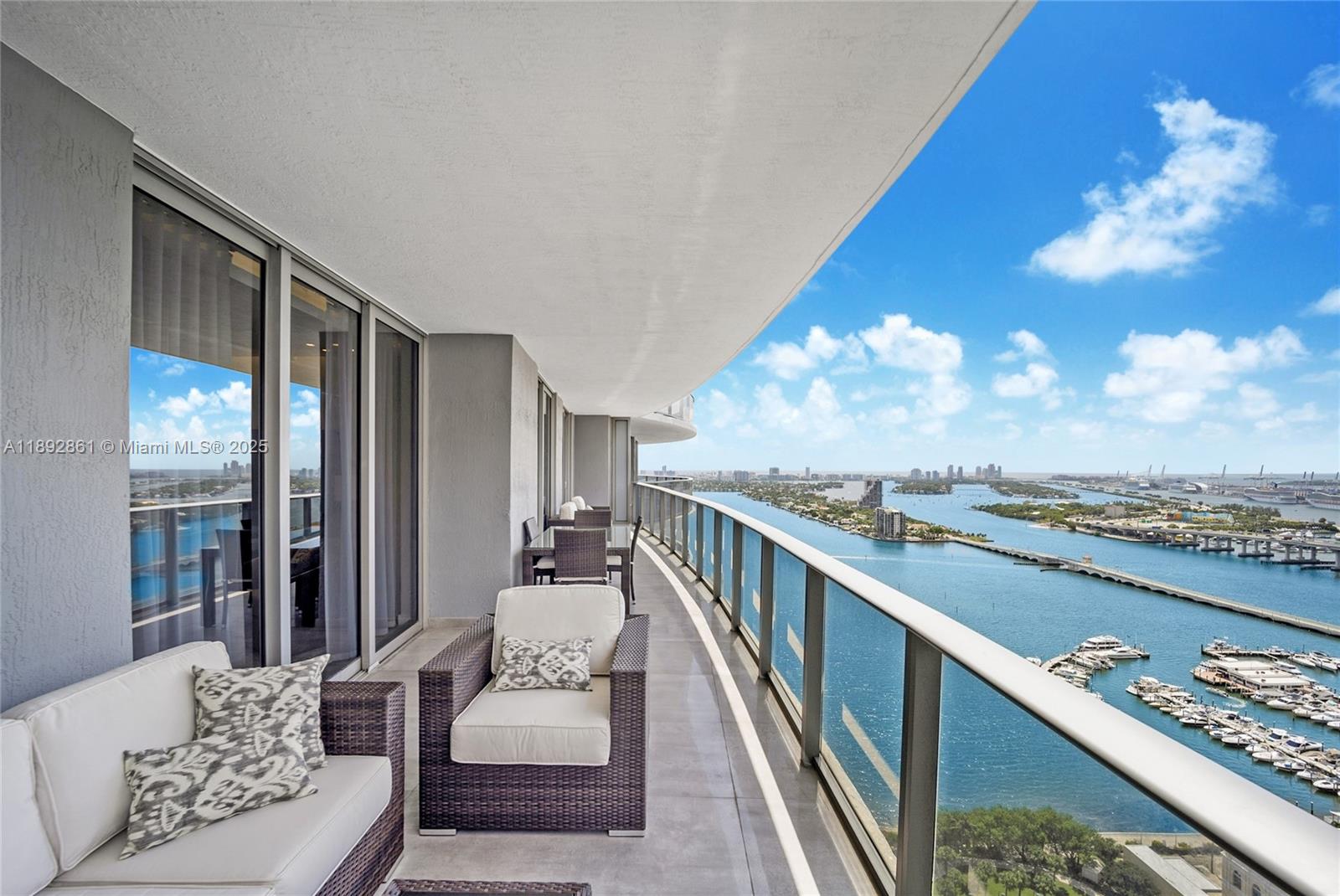 ARIA ON THE BAY - Residential