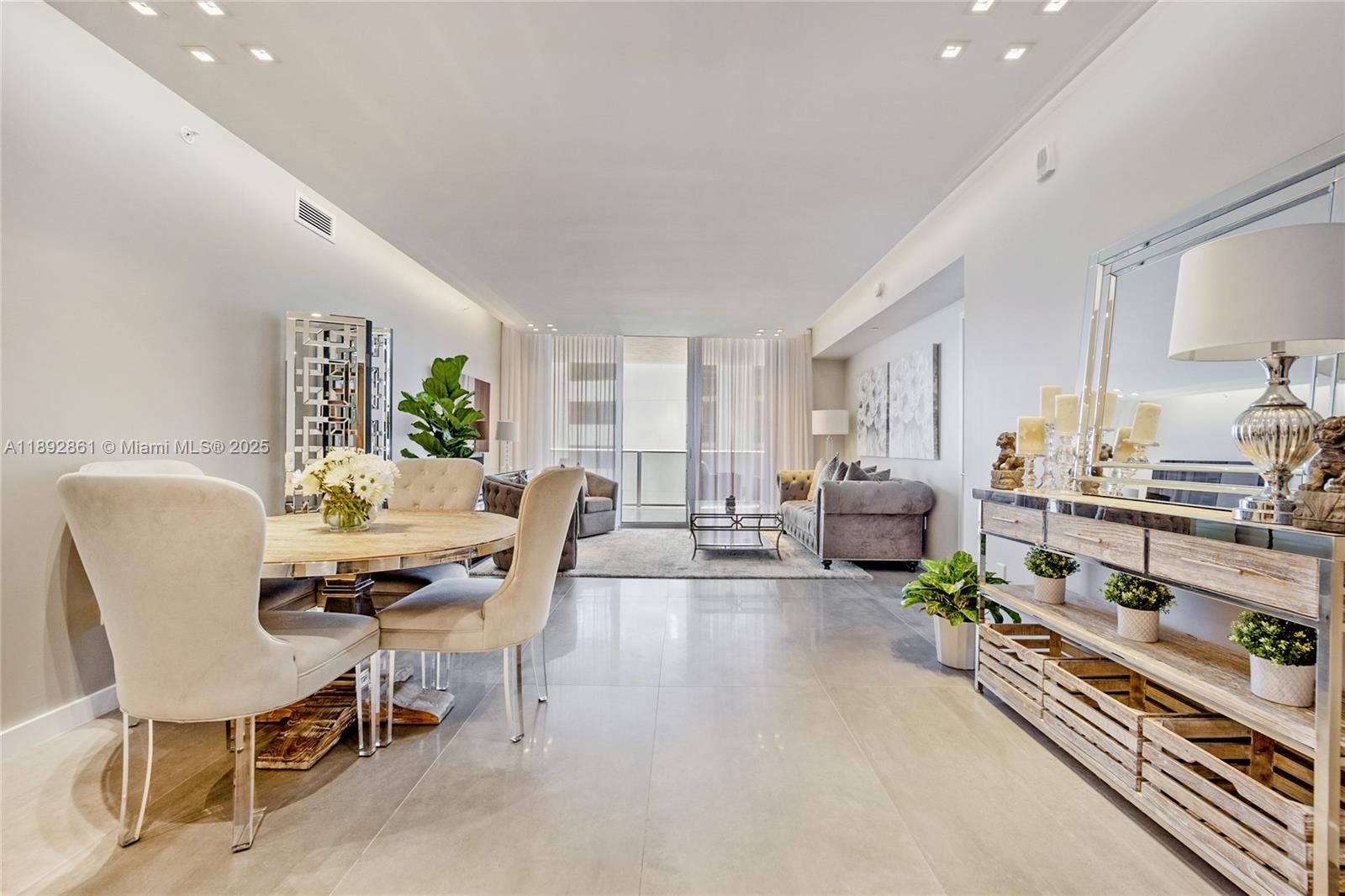 ARIA ON THE BAY - Residential