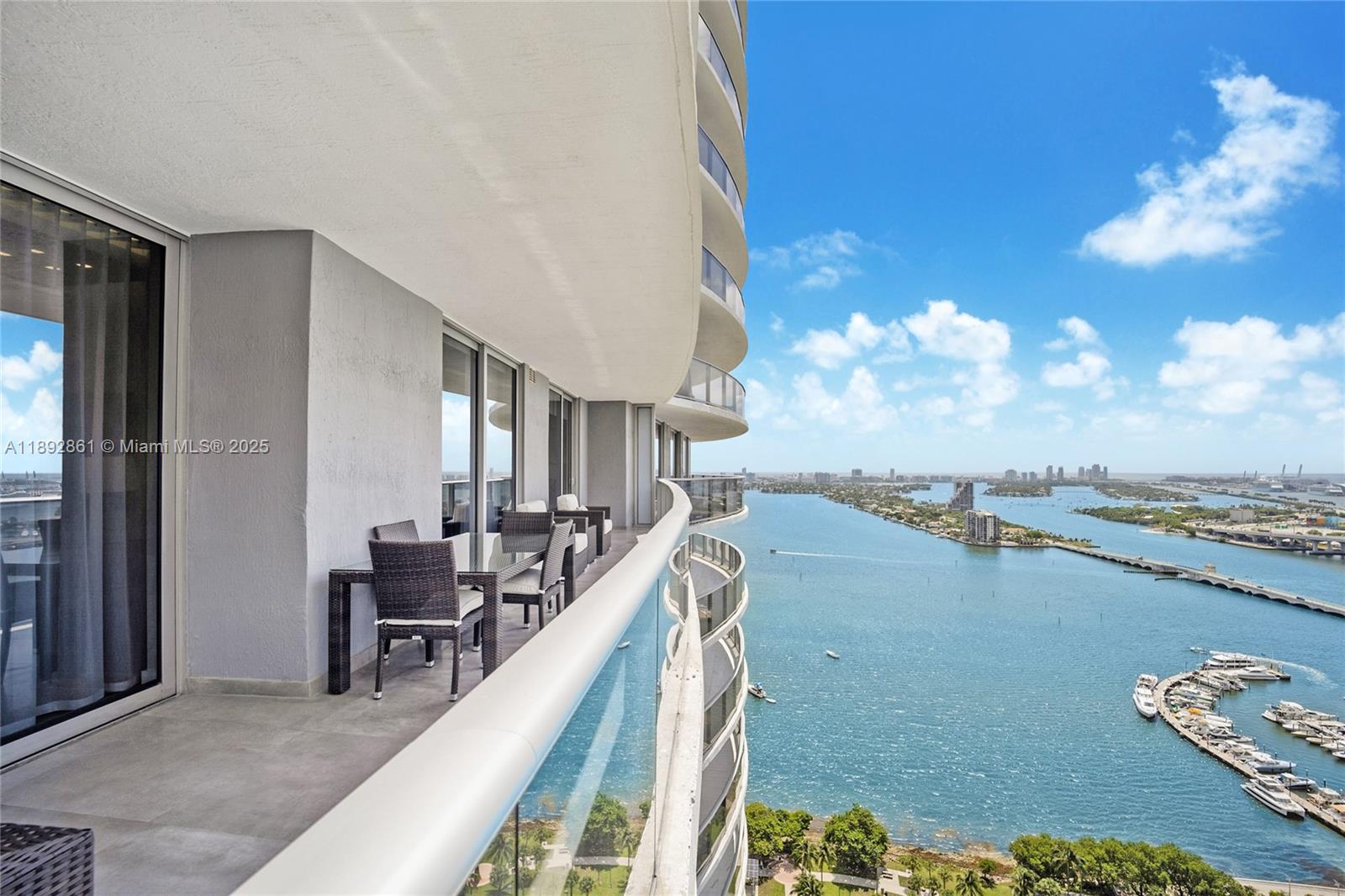 ARIA ON THE BAY - Residential