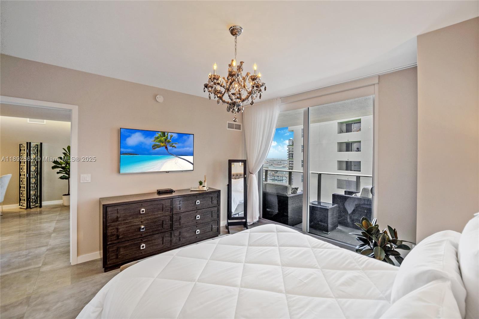 ARIA ON THE BAY - Residential