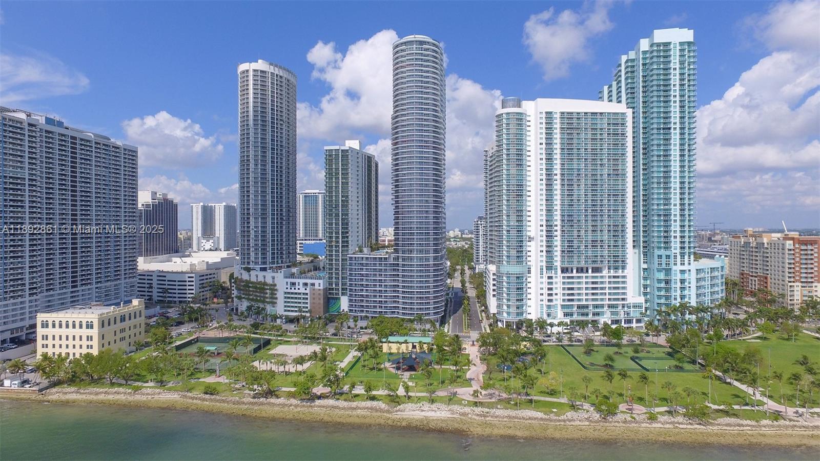 ARIA ON THE BAY - Residential