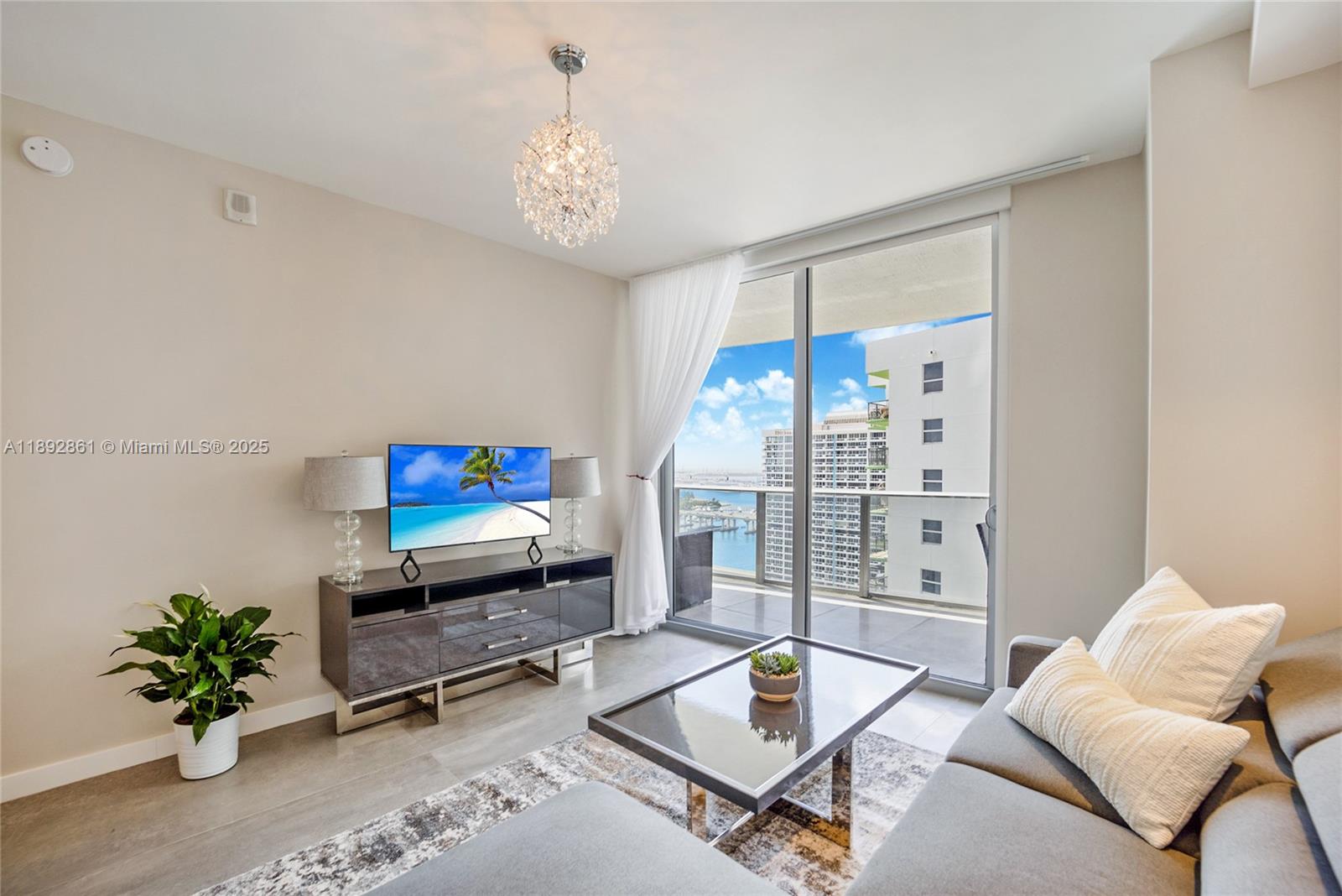 ARIA ON THE BAY - Residential