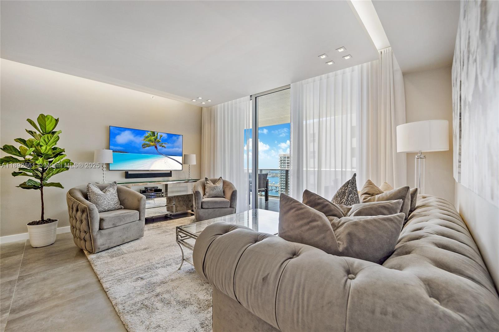 ARIA ON THE BAY - Residential