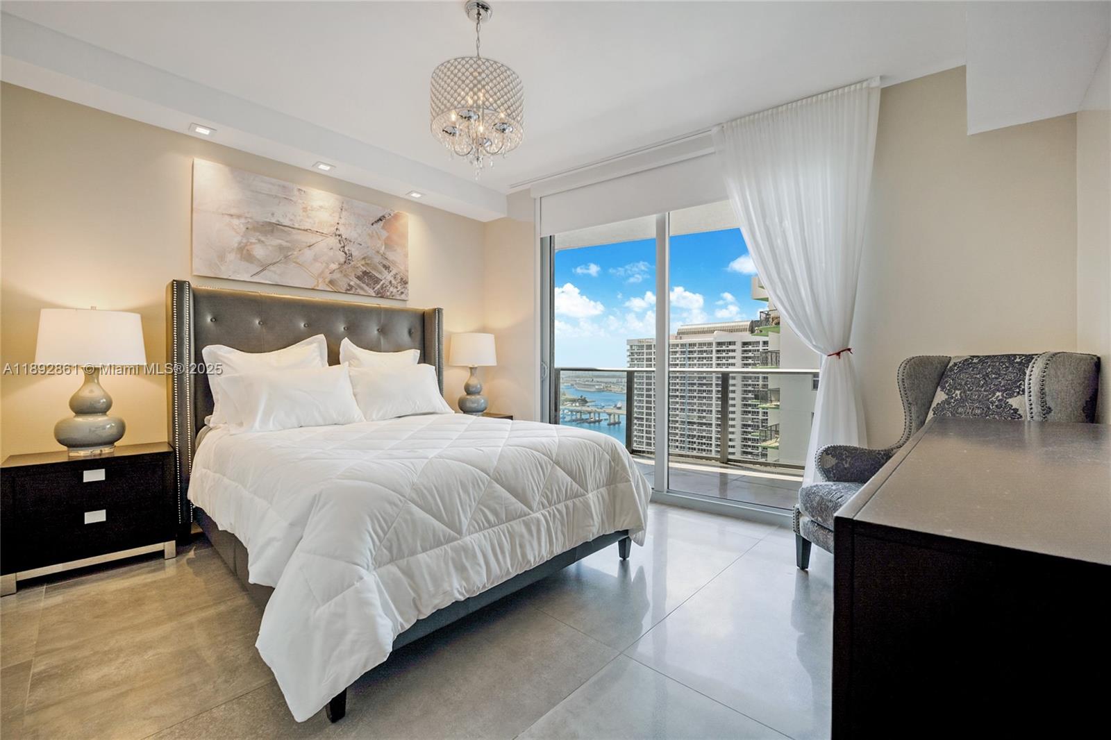 ARIA ON THE BAY - Residential
