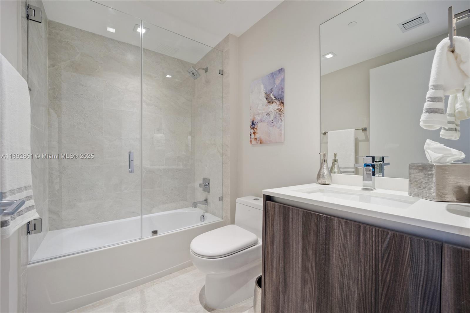 ARIA ON THE BAY - Residential