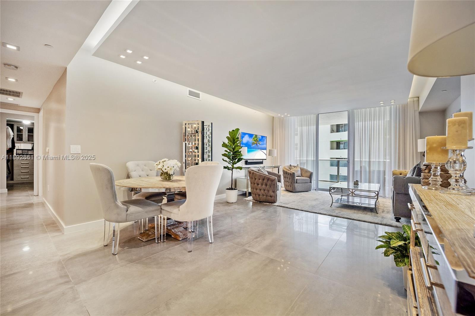 ARIA ON THE BAY - Residential
