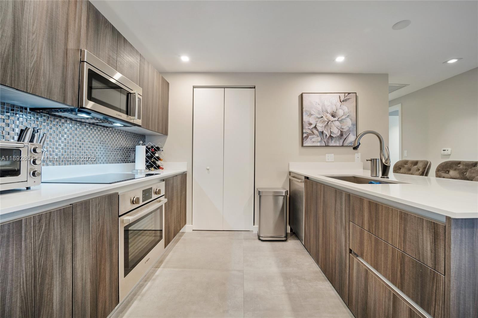 ARIA ON THE BAY - Residential